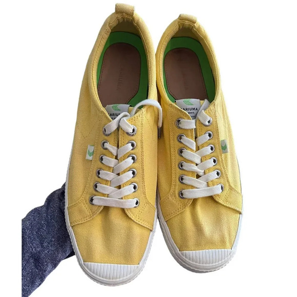 Cariuma OCA Low Canvas Sneaker - Picture 2 of 8